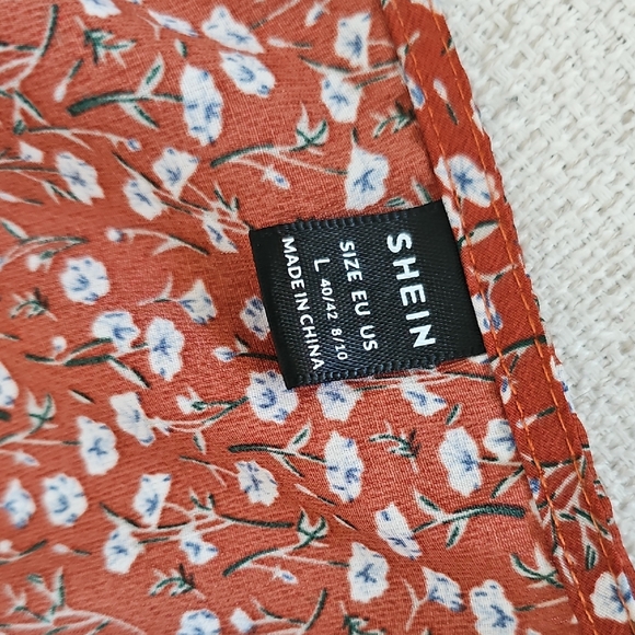 NWT Floral Puff Sleeve Spring Wrap Blouse Cute Little White Flowers Top Size L - Picture 5 of 9